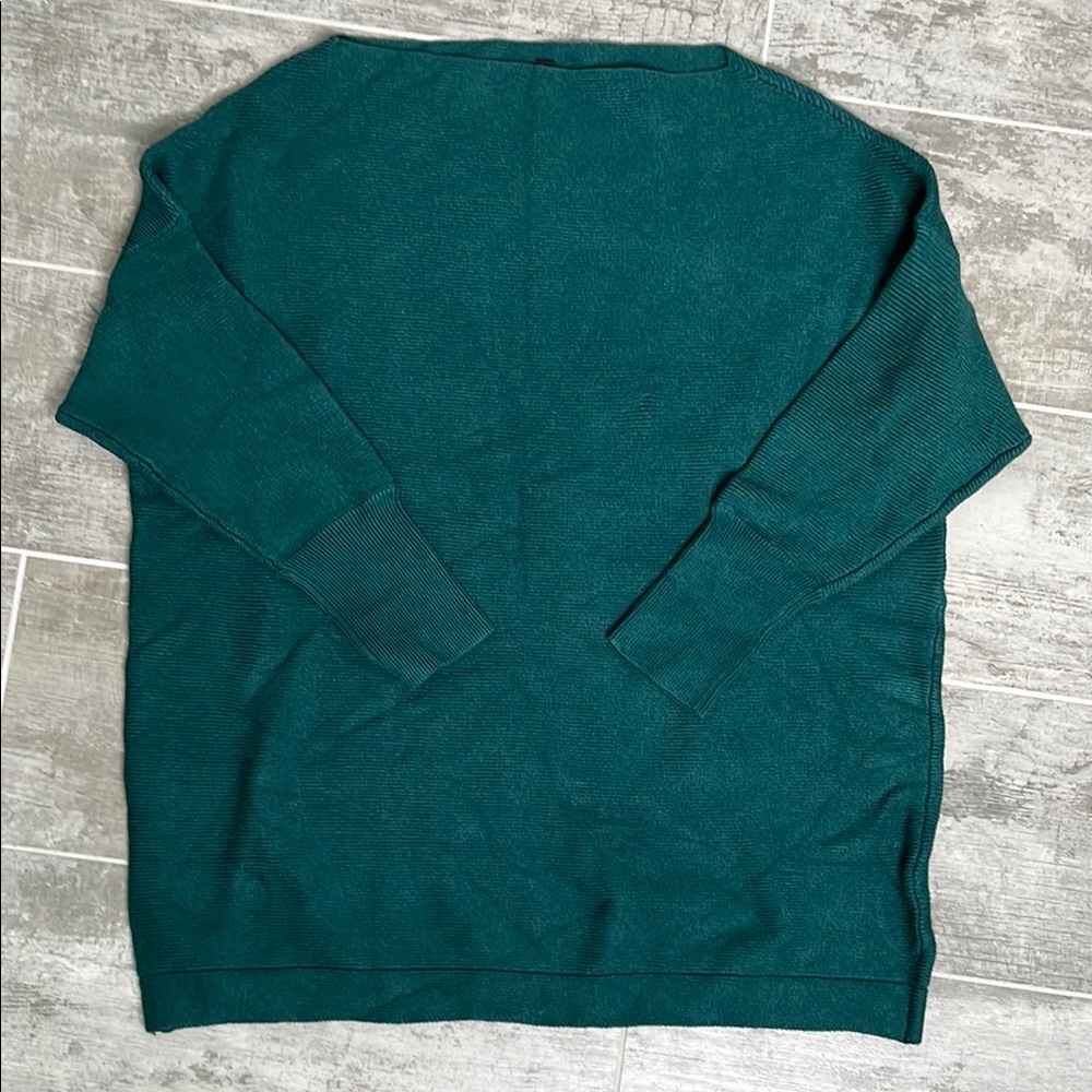 Green Crewneck Sweater with Ribbed Cuffs